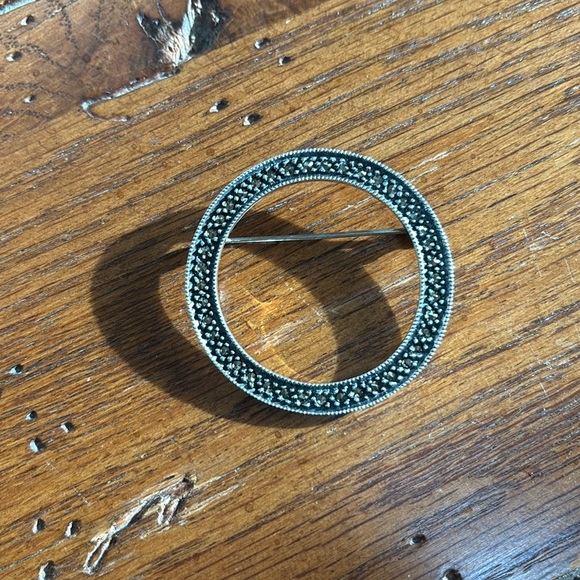 AT Sterling Silver Marcasite Circle Brooch Sparkling Lock Pin Jewelry 1-1/4”